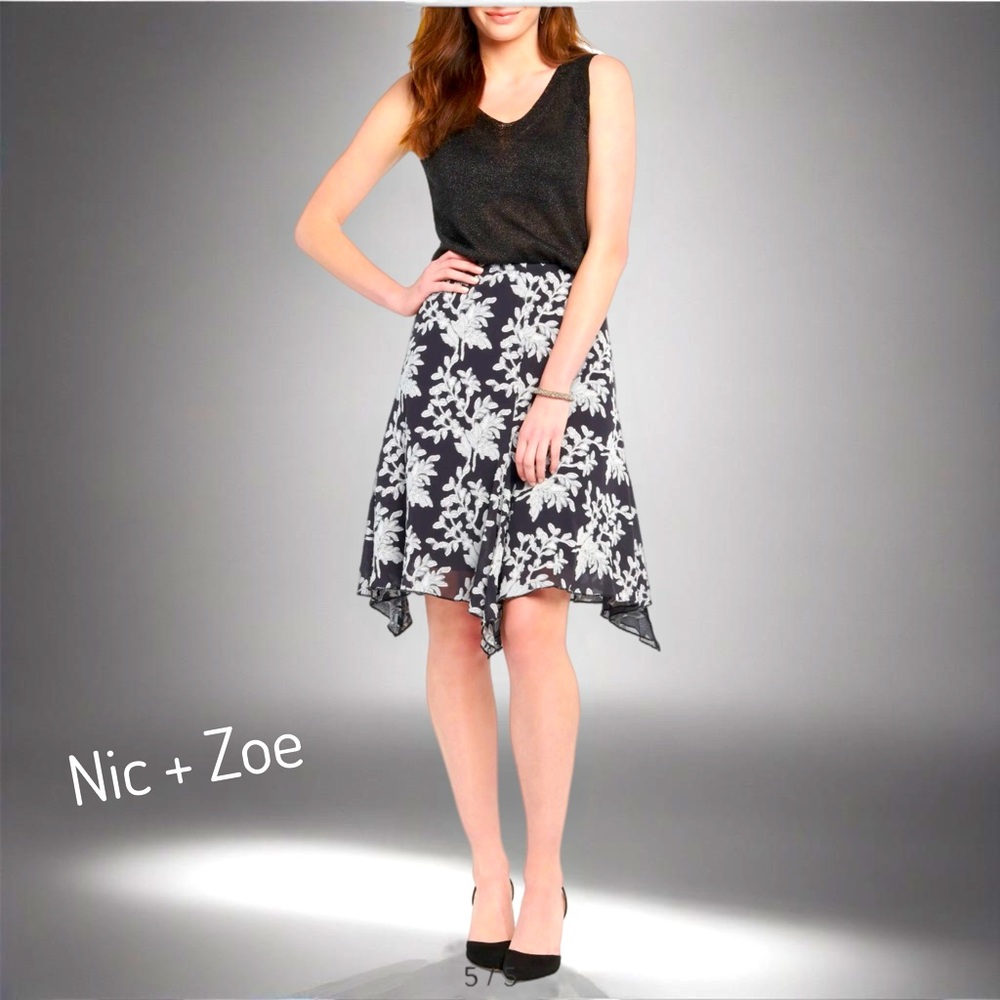 Nic +Zoe • Aster Textured Jacquard Skirt with Handkerchief Hem • Size Large